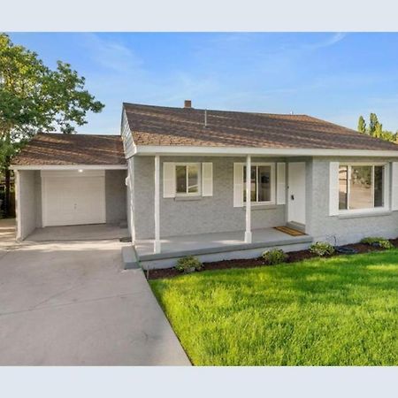 Gorgeous Pet Friendly 5 Bedroom Executive Home オグデン エクステリア 写真