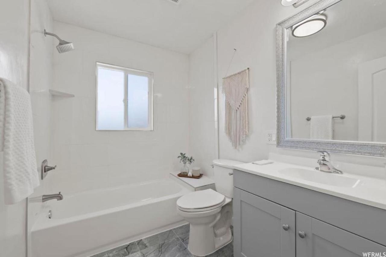 Gorgeous Pet Friendly 5 Bedroom Executive Home オグデン エクステリア 写真